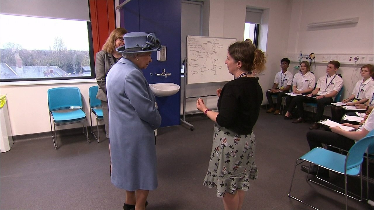 Queen visits surgery training school