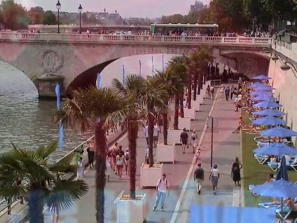 In Paris, in August. Such a beautiful love song! "Sur tes lèvres, à Paris, au mois d'août". Paris, je t'aime!  Tu es la plus romantique!