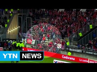 佛 프로축구경기 중 펜스 붕괴...20여 명 부상 / YTN