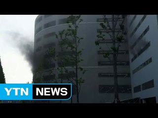 인천 중고차 매매 상가 불...차량 1대 전소 / YTN