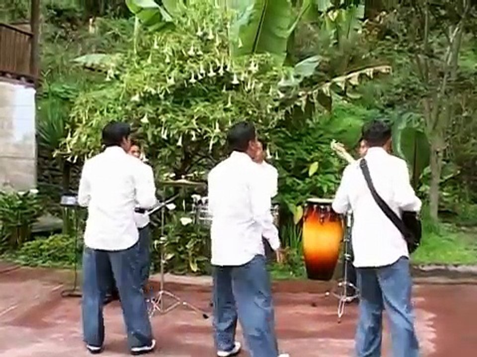 LOS INVASORES de Ecuador Viviendo nomas molesto