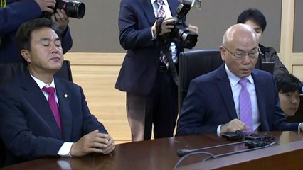 한국당 국감 불참...안갯속 보수통합 / YTN