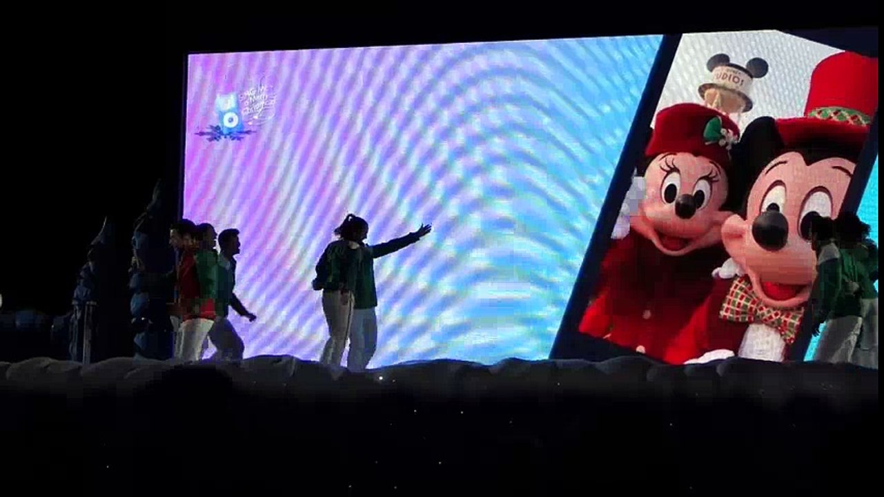 First day of Sing Me A Merry Christmas - Disneyland Paris 2017 Full SHOW Christmas Season