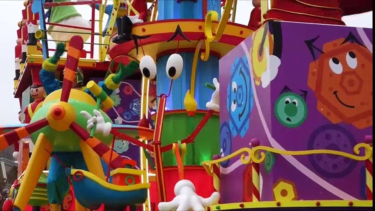 Multi-View - Premire of Disney Christmas Parade 2017 - Disneyland Paris - Christmas Season