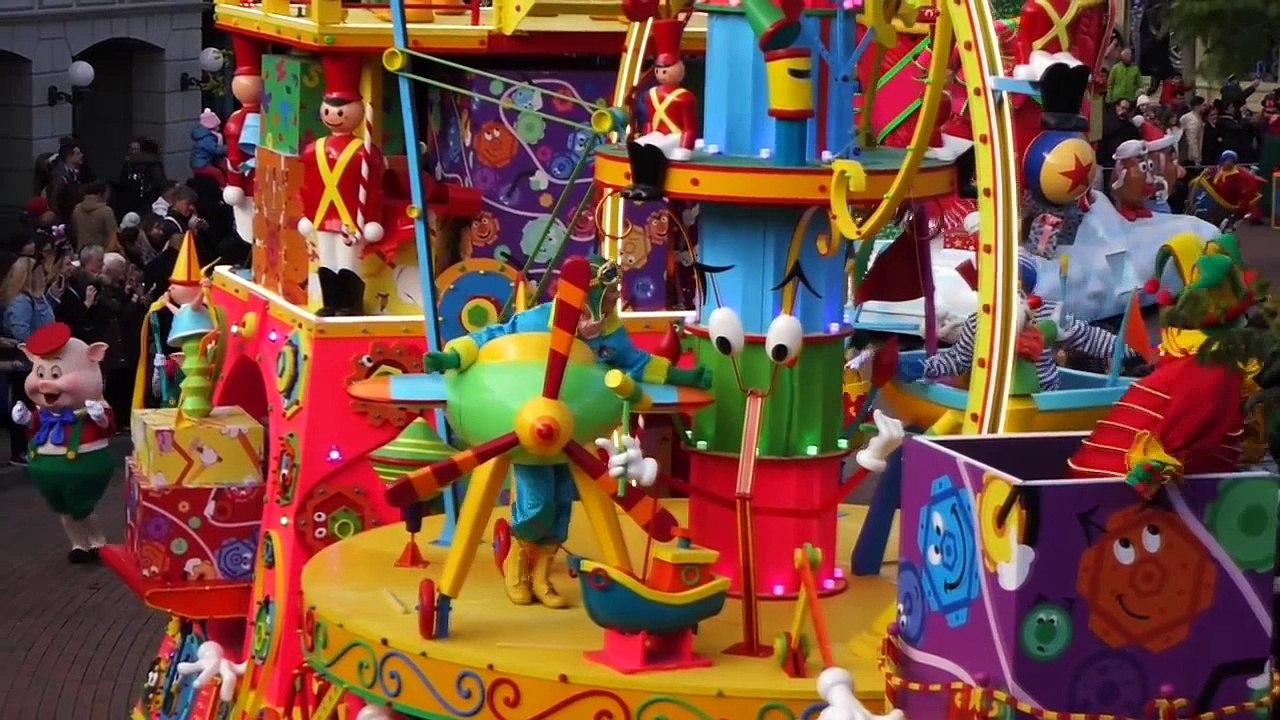 Christmas Parade from Main Street Station - Disneyland Paris 2017 Christmas Season