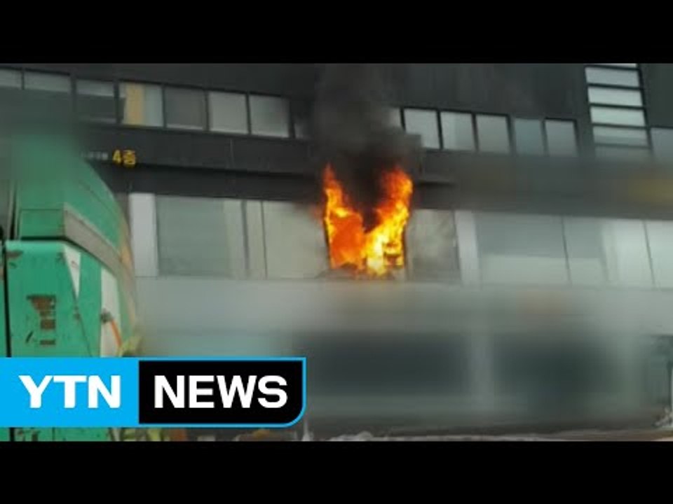 서울 논현동 상가 건물에서 불...다친 사람 없어 / YTN