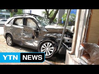 시외버스 상가 돌진...탑승객 등 4명 부상 / YTN