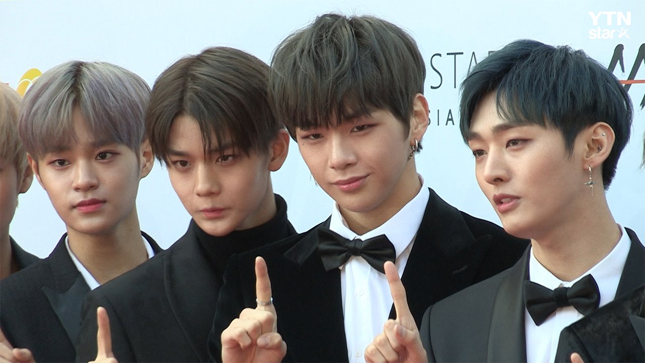 [Y영상] 워너원, ‘레드카펫 빛낸 대세 아이콘’ / YTN