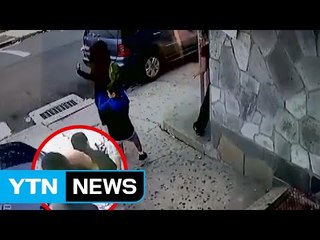 美 흑인여성, 돌진 차량에 몸 던져 소년 구해 / YTN