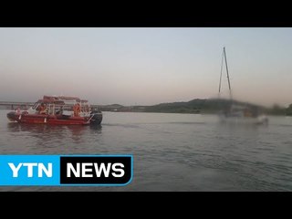 썰물 시간대 요트 모래에 걸려...5명 구조 / YTN