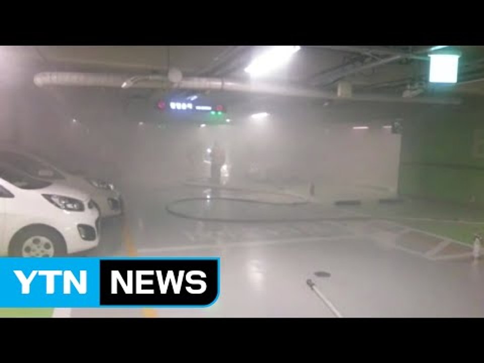 백화점 지하 주차장 화재...300명 대피 / YTN