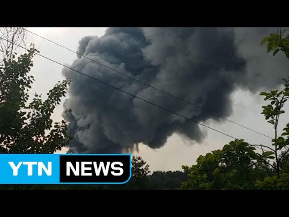 충남 아산 빈 양계장 불...검은 연기에 주민 화들짝 / YTN