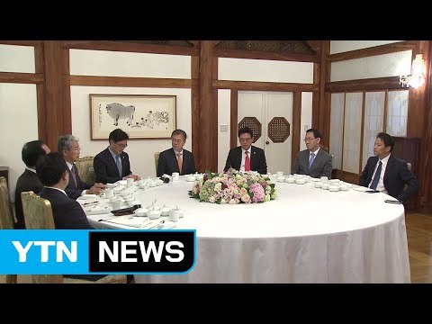 문 대통령·원내대표 오찬... 내년 6월 반드시 개헌 / YTN