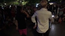 [ Phố Đi Bộ Nguyễn Huệ ] Lý Cây Bông - Ngẫu Hứng Rap giữa Trần Quang Hùng và pé Hoàng Lan