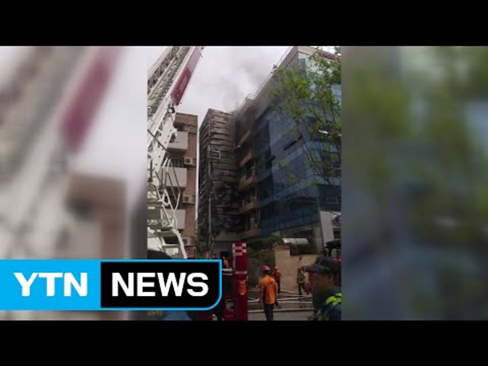 상가 건물 주차 타워서 불...6명 대피 / YTN