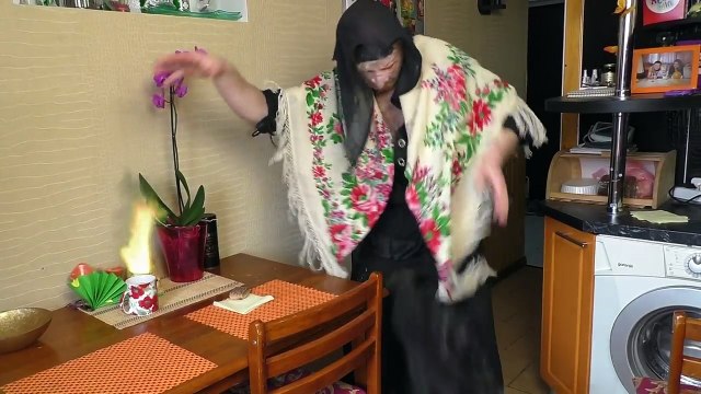 Игра доктор! Зубной врач Лечит Бабу Ягу Ставим Уколы в Попу _ Стоматолог!!! Play the Doctor #2-t0U4qqrw97A