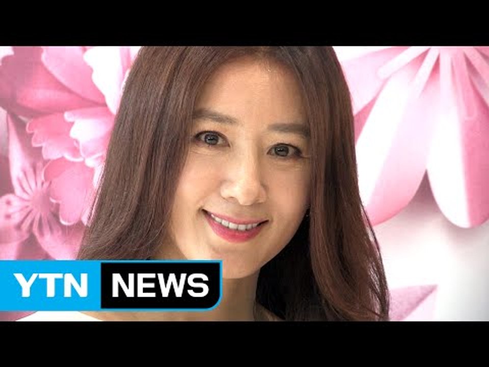 [★영상] 김희애, 우아한 순백의 여신…"놓치지 않을거에요" / YTN