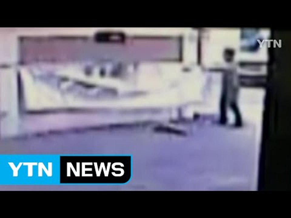 "보기 싫어서"...선거 벽보 훼손 첫 구속 / YTN