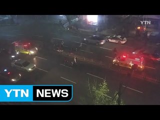 부산서 오토바이가 중앙분리대 들이받아...2명 부상 / YTN (Yes! Top News)