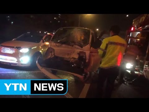 트럭·탑차 추돌...2명 병원 이송 / YTN (Yes! Top News)