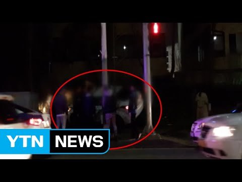 승용차 인도 돌진...운전자 부상 / YTN (Yes! Top News)
