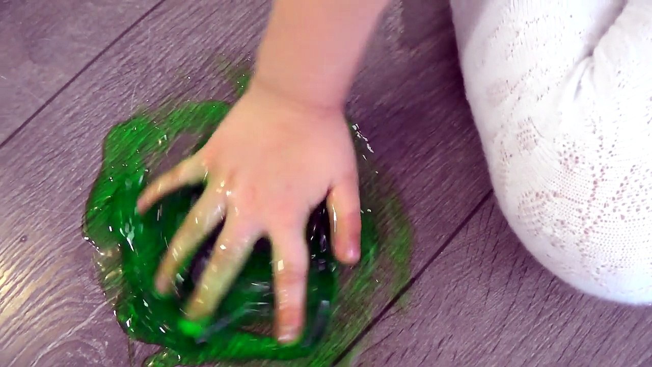 GIANT SPIDER ATTACKS GIRL & DOG sleeping Kids Bad Baby Play Toys too see video for children-eRGv28CXTIc