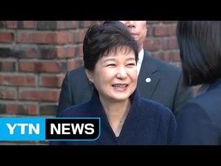 박 前 대통령 귀가...옅은 미소·침묵 / YTN (Yes! Top News)