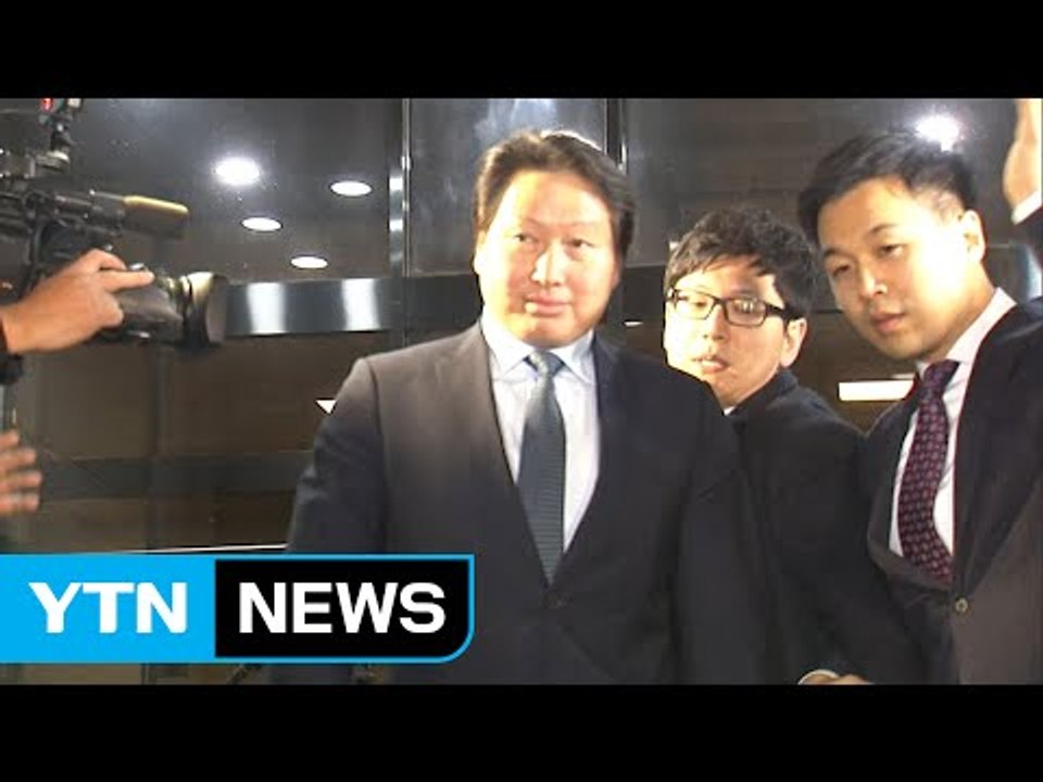 최태원 SK 회장 고강도 밤샘 조사 뒤 귀가 / YTN (Yes! Top News)