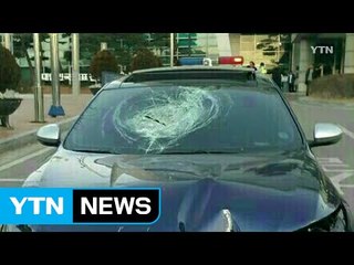 민원 해결 불만 30대, 승용차로 원주시 청사 돌진 / YTN (Yes! Top News)