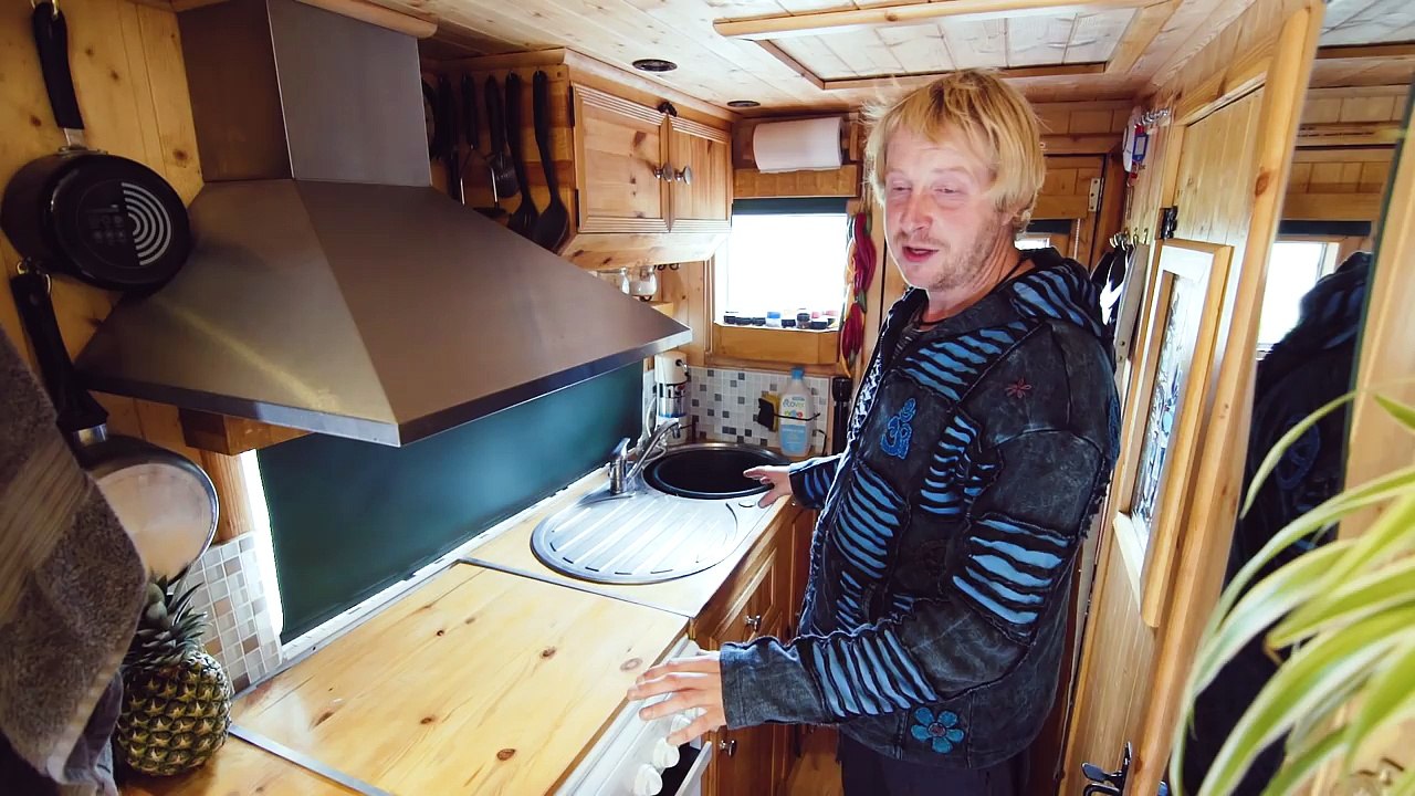 His Luton Box Van Conversion is BEAUTIFUL! Van Tour