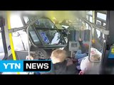 [영상] 총알처럼 버스 뚫고 들어간 트럭 / YTN (Yes! Top News)