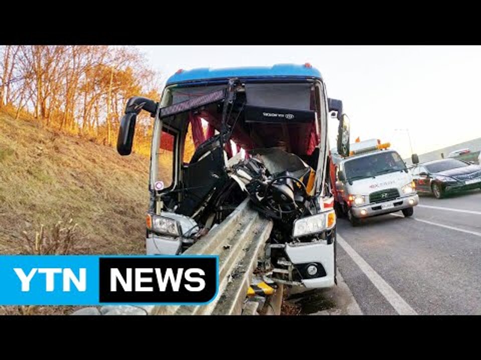 의식 잃은 고속버스 기사..."승객이 운전대 잡아" / YTN (Yes! Top News)
