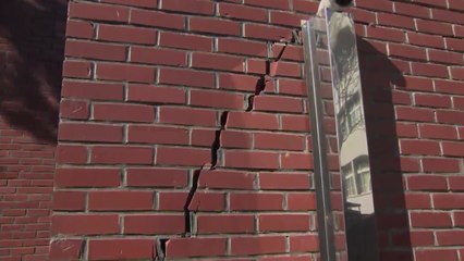 수능시험장 덮친 지진, 14곳 중 10곳에 균열 / YTN