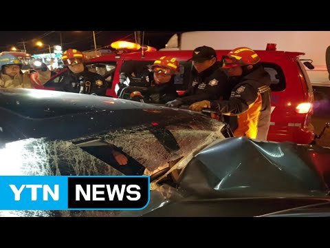 달리던 차량 3대 잇따라 '충돌'...3명 경상 / YTN (Yes! Top News)
