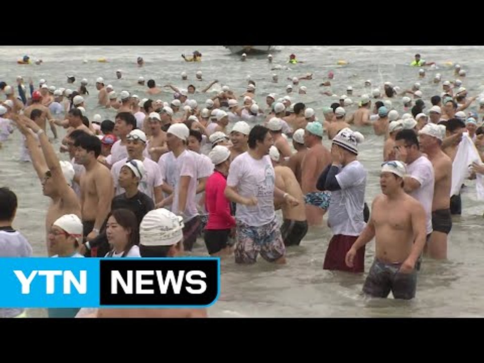한겨울 바다에 '풍덩'...북극곰 수영축제 / YTN (Yes! Top News)