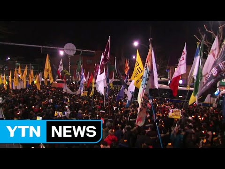 새해 첫 촛불 "세월호 참사 진상 규명"...맞불은 "특검 규탄" / YTN (Yes...