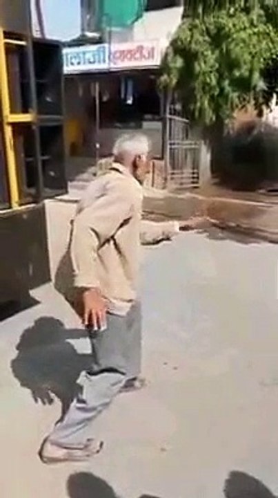 भूढ़े का देसी नाच पंजाबी सांग पर - Too much fun | Just See & Watch