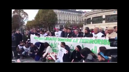 Les participants à la "Marche des musulmans contre le terrorisme" ont entonné la Marseillaise, place de la République