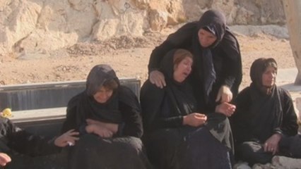 Desconsolada despedida a las víctimas en un Irán con decenas de miles de desplazados tras el terremoto