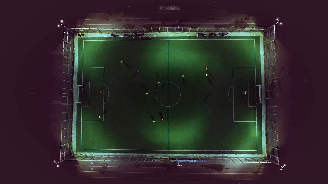 Un football de nuit