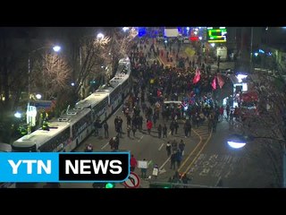 사상 첫 청와대 100m 앞 행진...평화로운 마무리 / YTN (Yes! Top News)