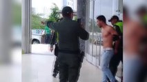 Ladrón causa furor por su torso desnudo: 