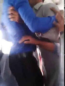 گونگے بہرے بچے کے ساتھ اسکول بس کے کنڈیکٹر کی ہاتھا پائی کی ویڈیو بھی منظرعام پر آگئی، آپ بھی دیکھیں۔