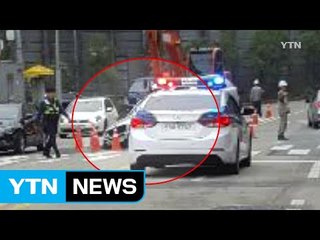 공사현장 맨홀에 승용차 앞바퀴 빠져 / YTN (Yes! Top News)