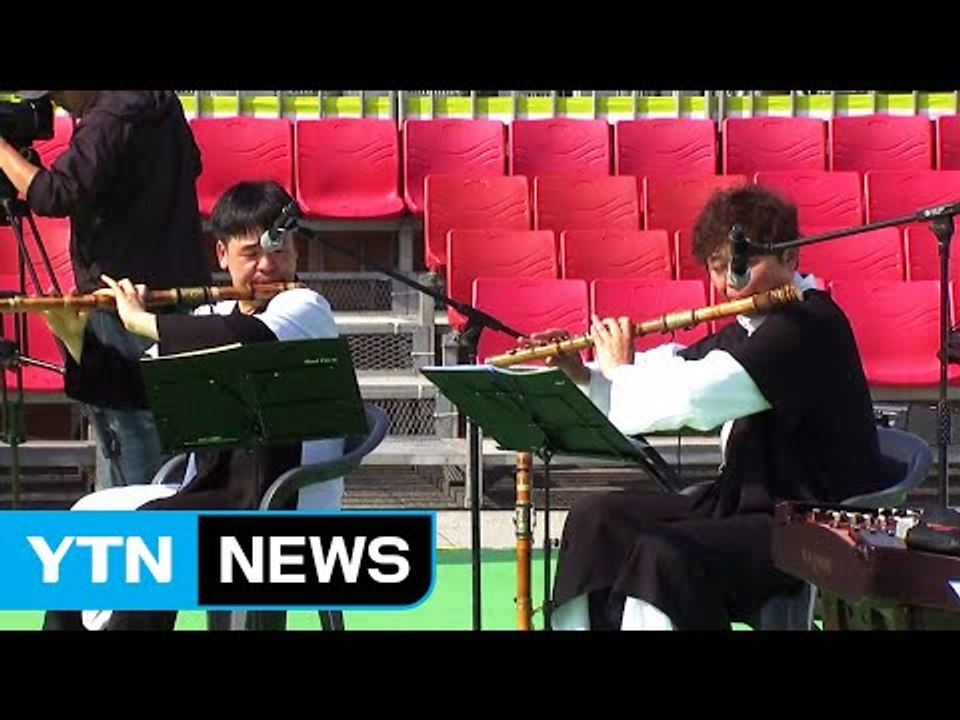 광화문에서 펼쳐지는 흥겨운 국악 한마당 / YTN (Yes! Top News)