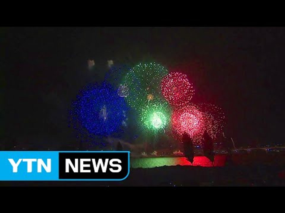 가을 밤하늘 수놓은 불꽃 10만 발 / YTN (Yes! Top News)