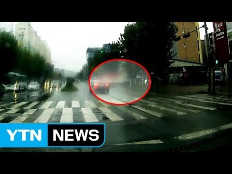 3.5톤 트럭, 버스정류장 돌진...7명 사상 / YTN (Yes! Top News)