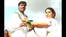 Maharashtra Couple tied knot by exchanging Snake Garland; Watch Video | Oneindia News