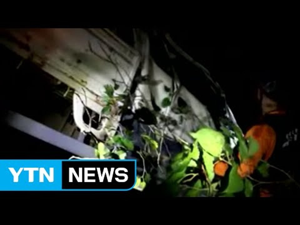 화물차 가드레일 넘어 1명 사망·8명 부상...음주운전 추정 / YTN (Yes! T...
