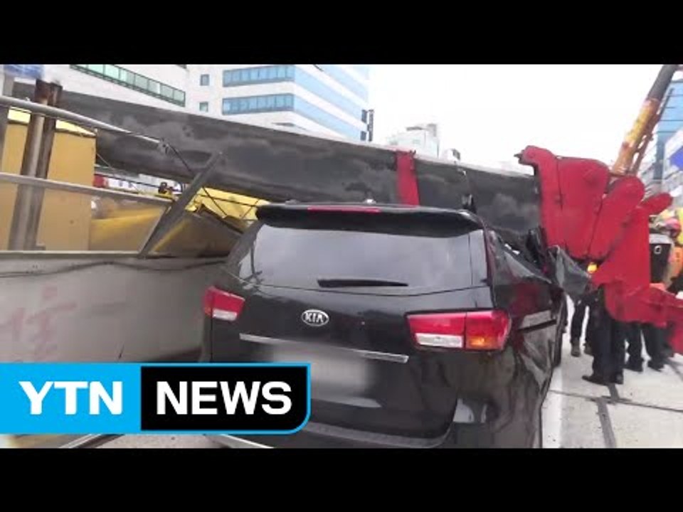 지하철 공사장 크레인 쓰러져...2명 다쳐 / YTN (Yes! Top News)